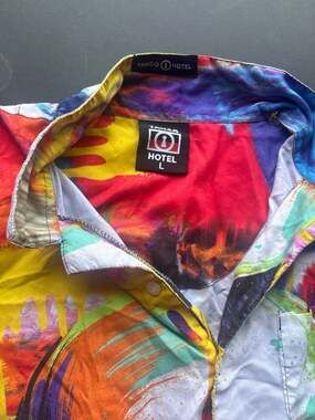 Tango Hotel Men's Size Large Skull Splatter Abstract Short Sleeve Button Up Shir